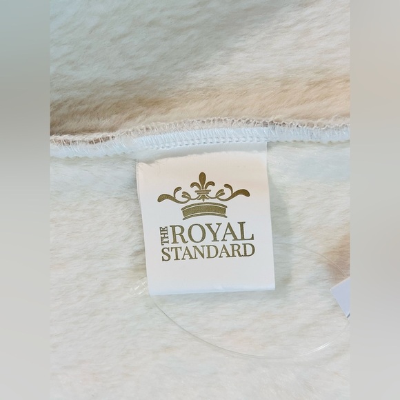 The Royal Standard Larson Oversized Vest, Color Cream and white, Size S/M - Picture 2 of 9